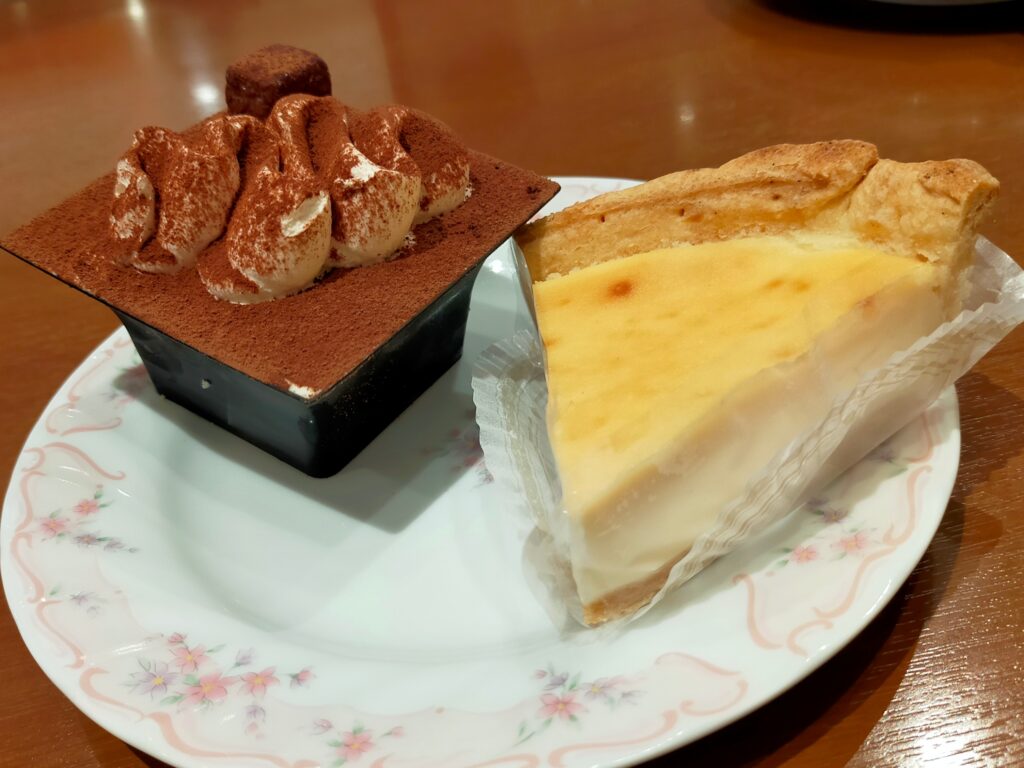 北海道産マスカルポーネチーズのティラミス490円(税込)
北海道なめらかチーズパイ480円(税込)