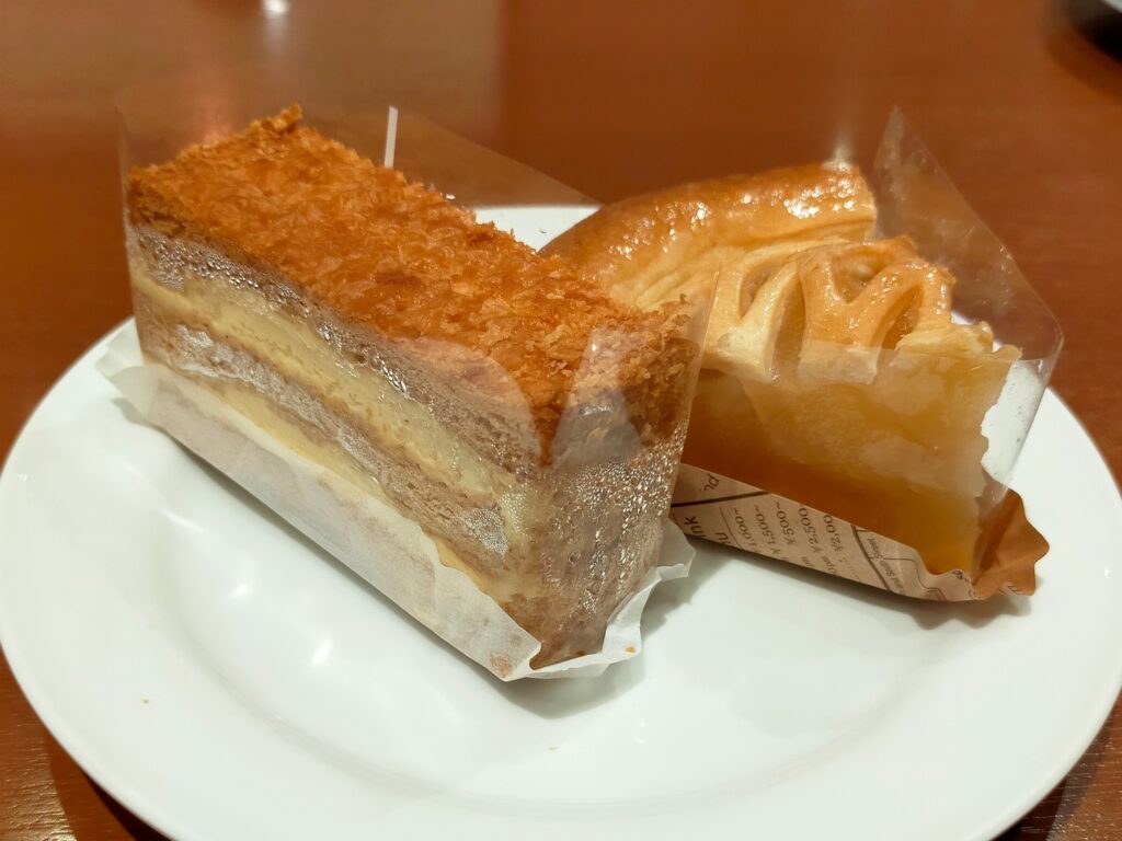焦がれミルフィーユ?円(税込)
青森県産ふじりんごのアップルパイ440円(税込)