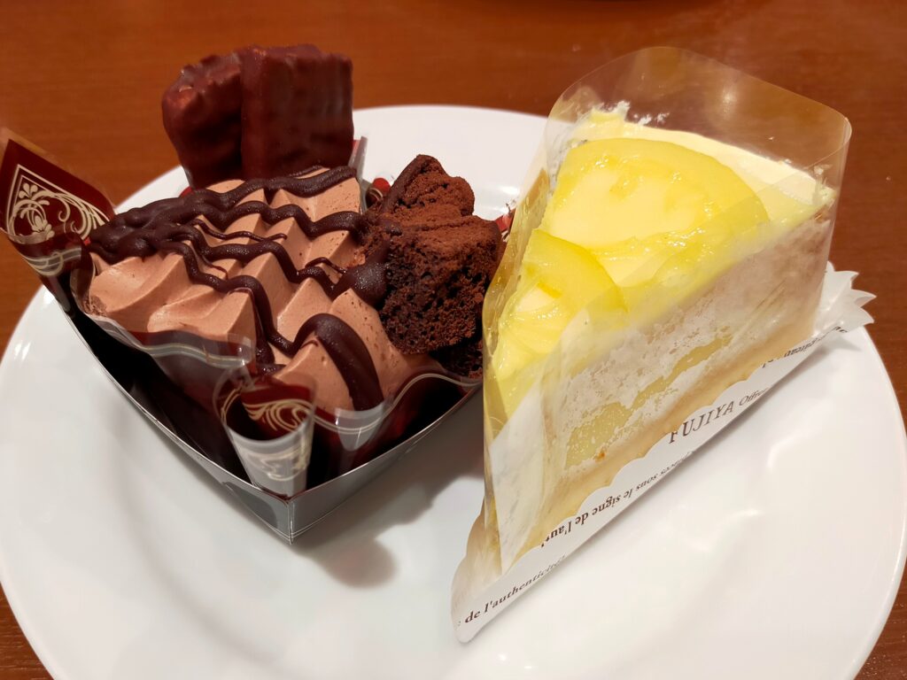 ホームパイチョコだらけケーキ445円?
はちみつレモンレアチーズケーキ460円(税込)